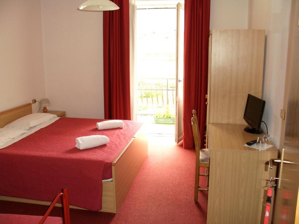 Hotel Bellaria Левико Терме Стая снимка
