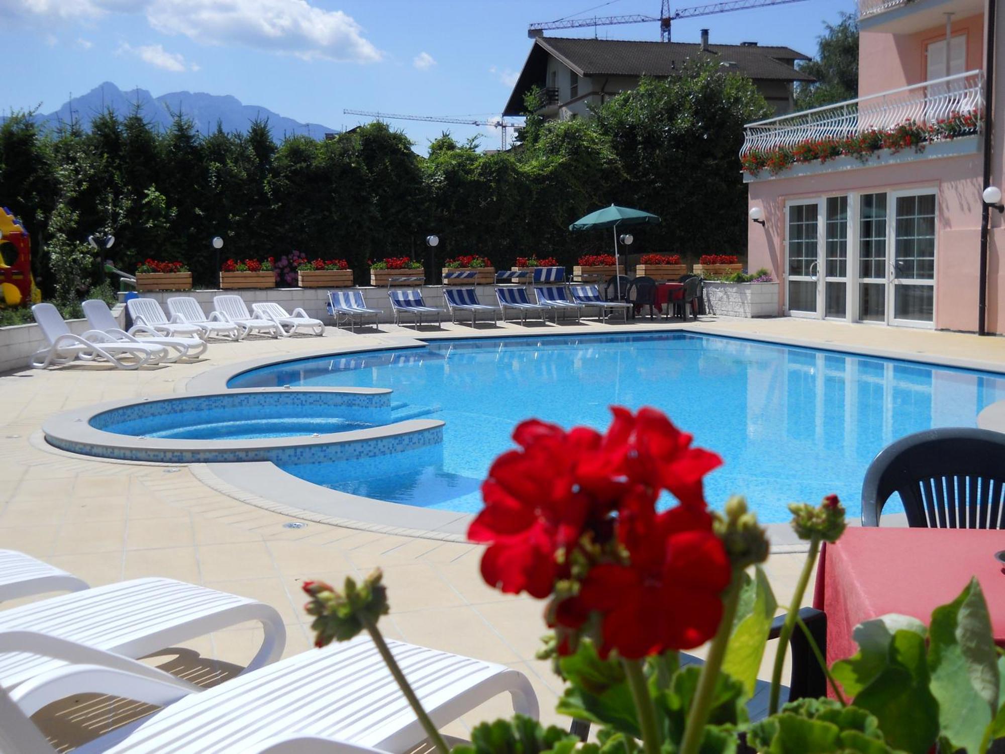 Hotel Bellaria Левико Терме Екстериор снимка