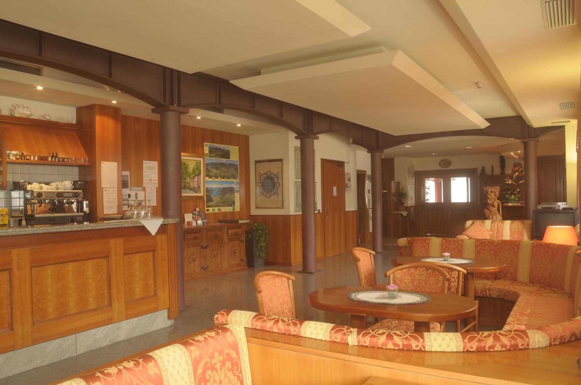 Hotel Bellaria Левико Терме Екстериор снимка