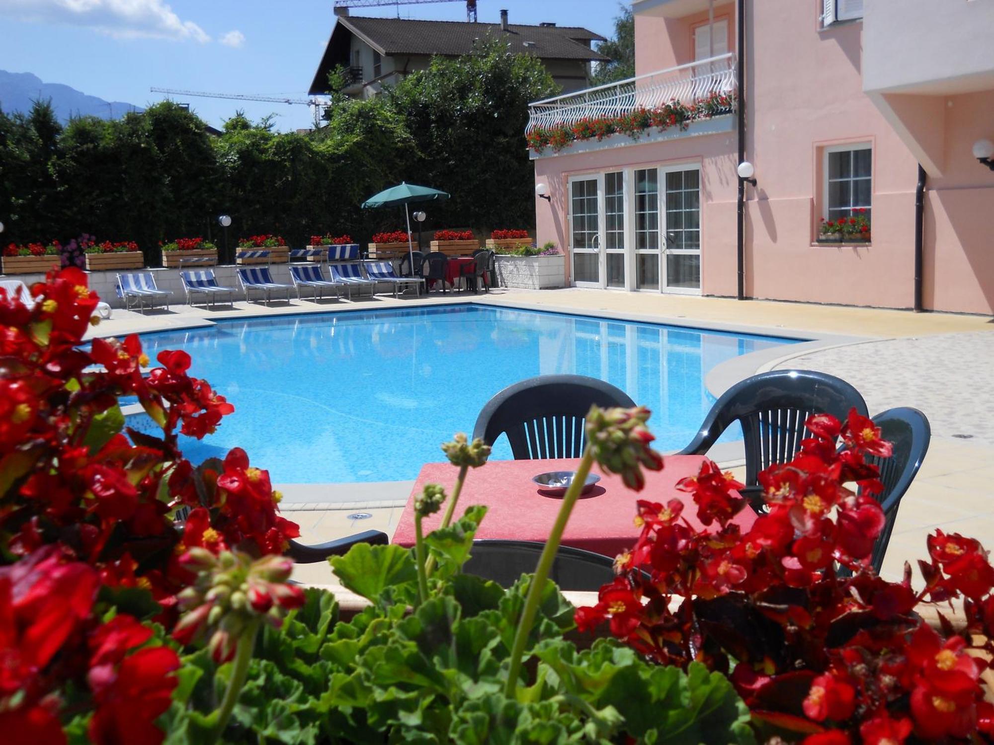 Hotel Bellaria Левико Терме Екстериор снимка
