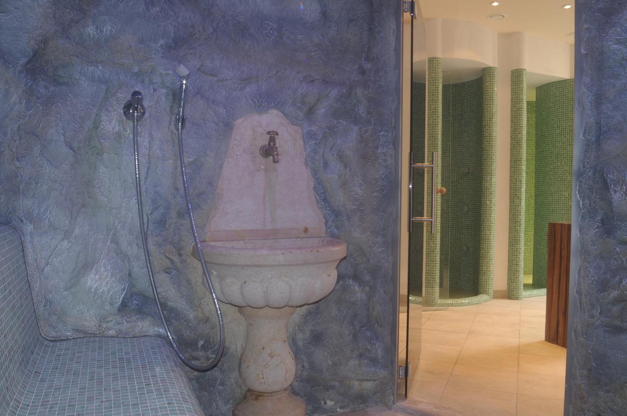 Hotel Bellaria Левико Терме Екстериор снимка