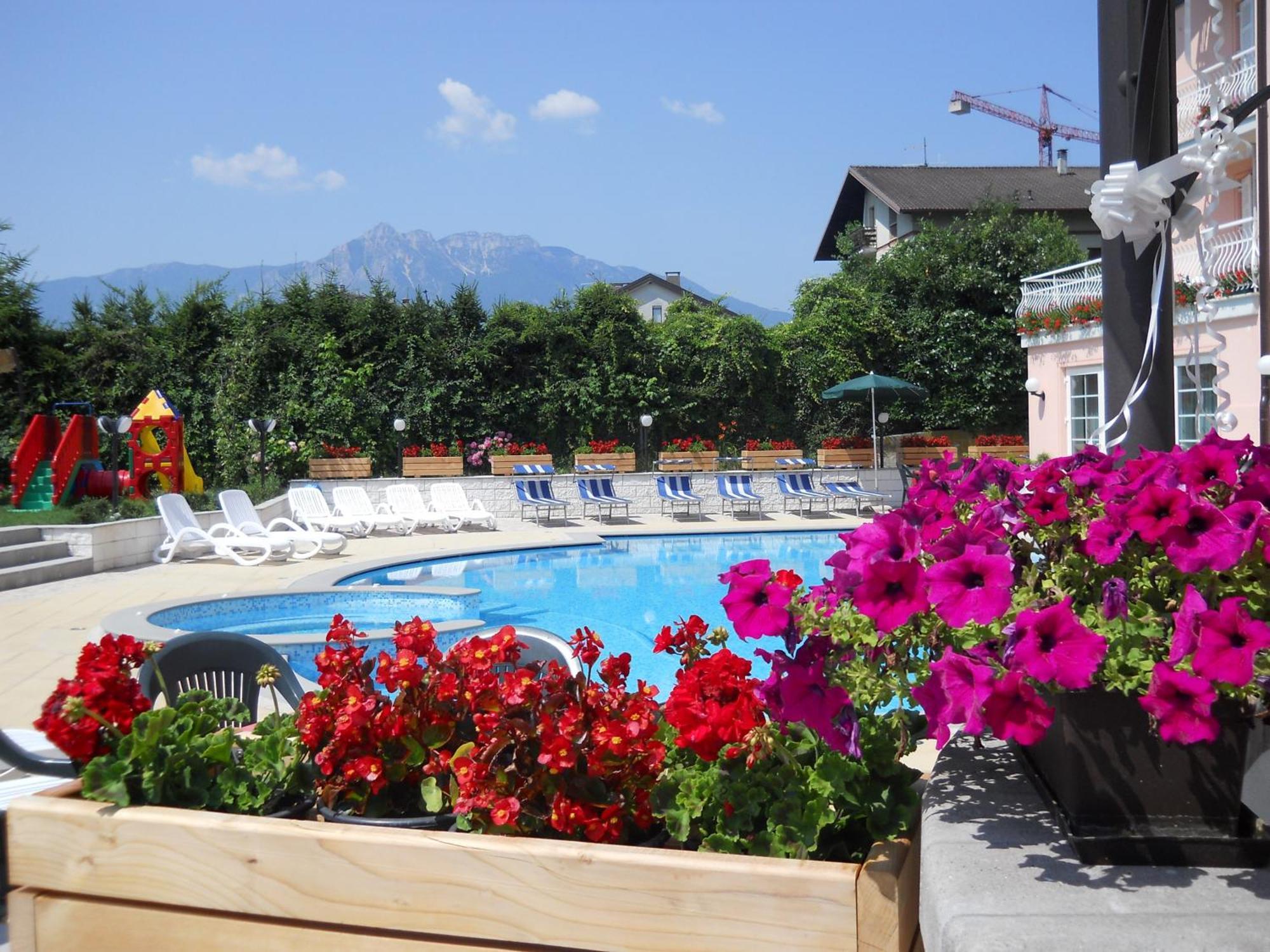 Hotel Bellaria Левико Терме Екстериор снимка