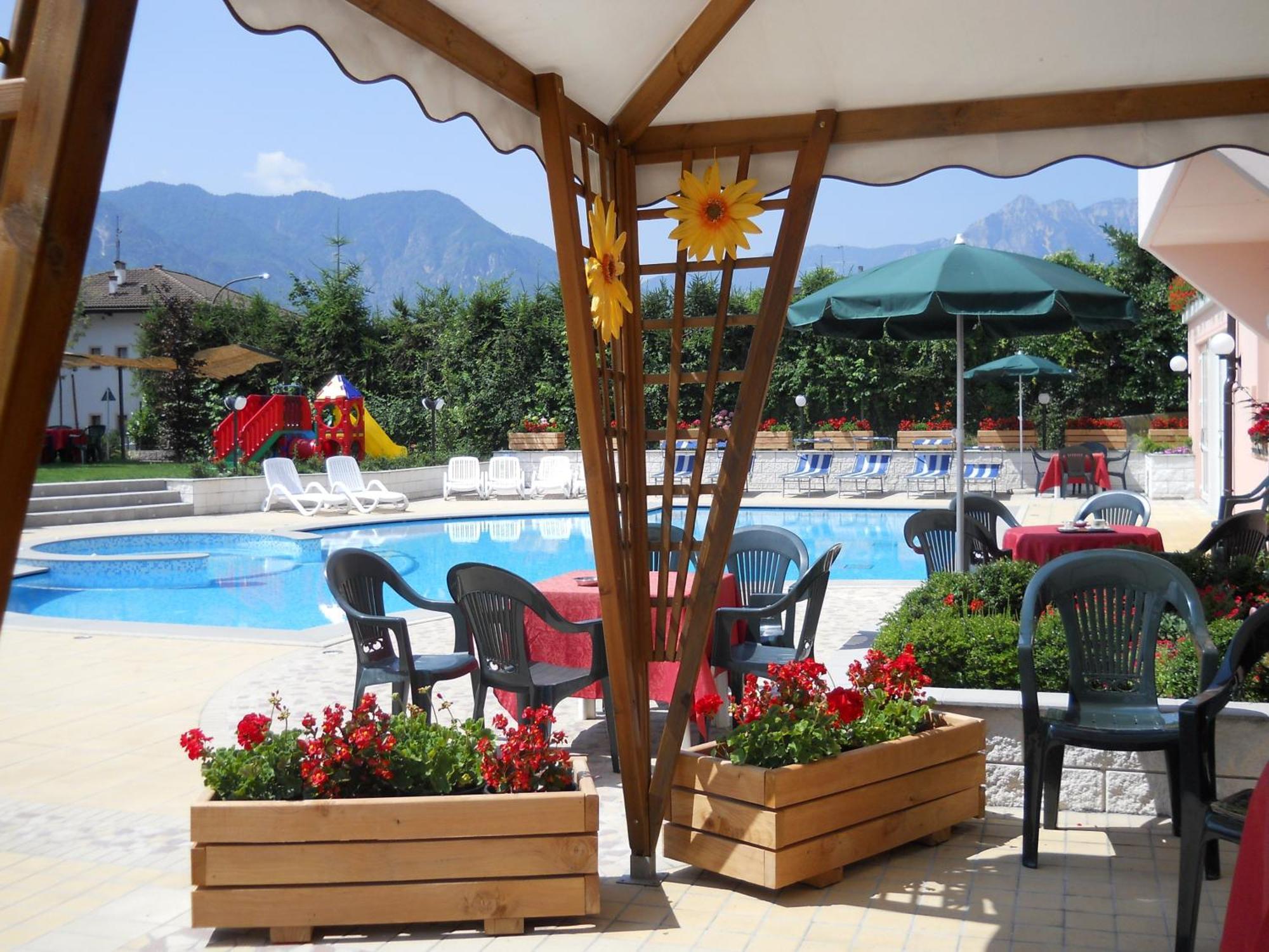 Hotel Bellaria Левико Терме Екстериор снимка