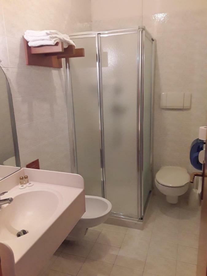 Hotel Bellaria Левико Терме Екстериор снимка